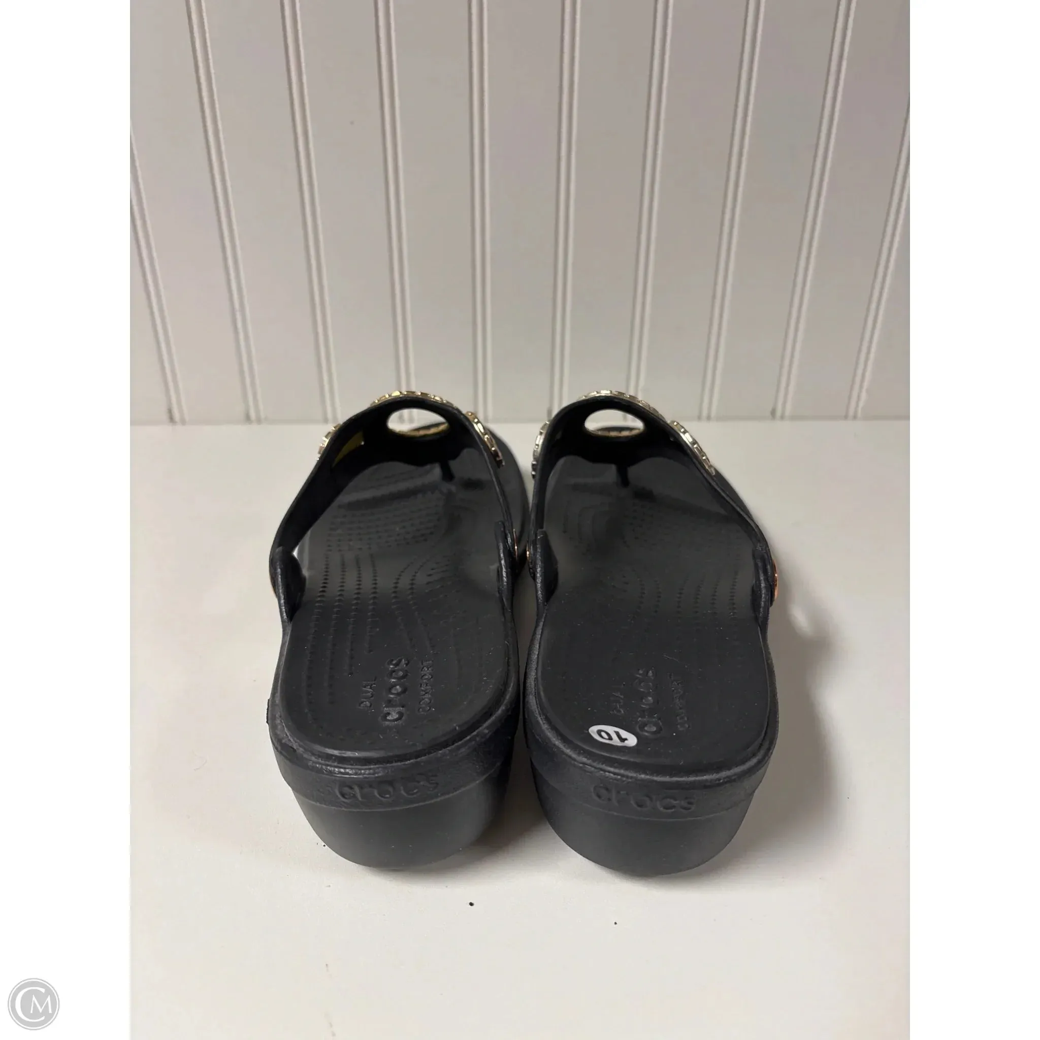 Sandals Flip Flops By Crocs In Black & Gold, Size: 10